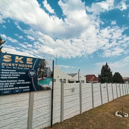 S.K.E Guest House Roodepoort Exterior photo