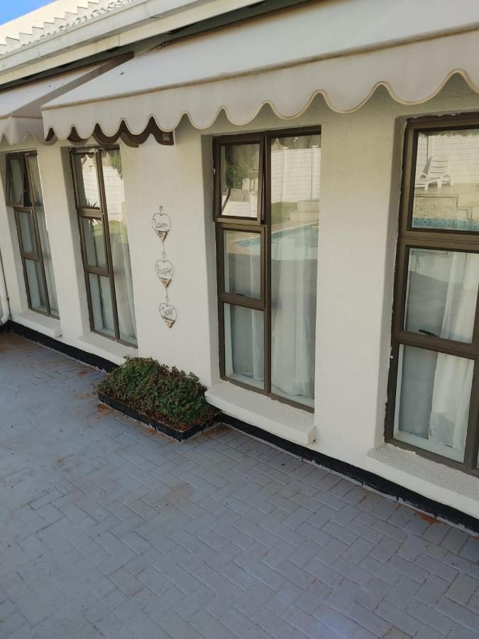 S.K.E Guest House Roodepoort Exterior photo