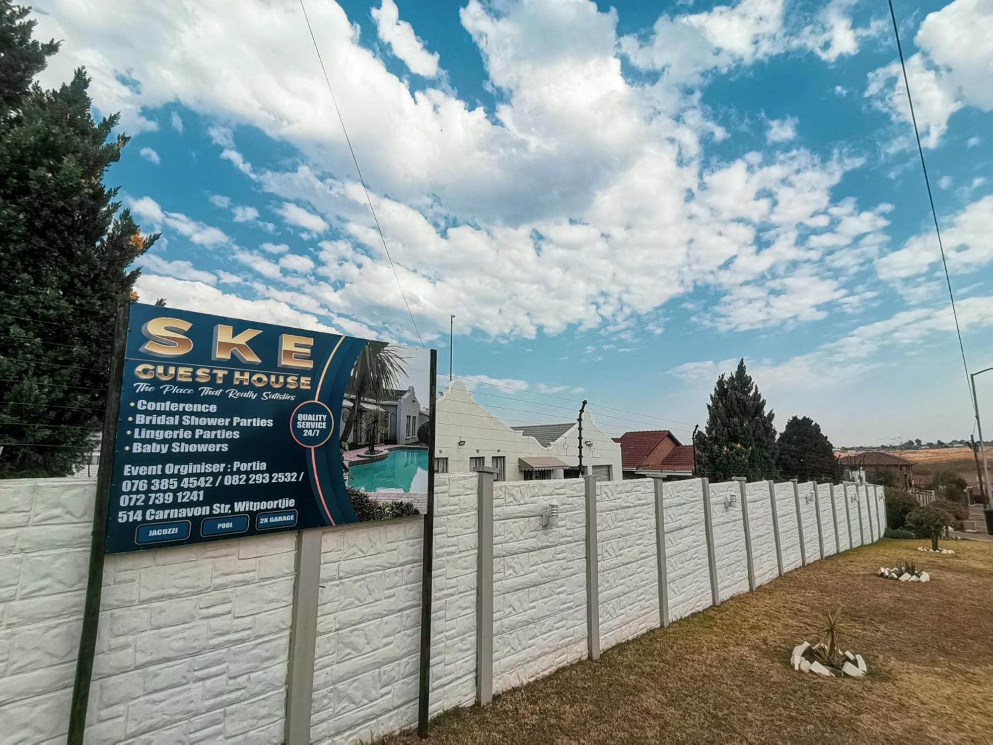 S.K.E Guest House Roodepoort Exterior photo